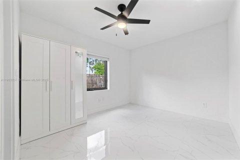 Casa en alquiler en North Miami Beach, Florida, 4 dormitorios, 124.49 m2 № 1976152 - foto 14