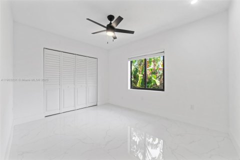 Casa en alquiler en North Miami Beach, Florida, 4 dormitorios, 124.49 m2 № 1976152 - foto 19