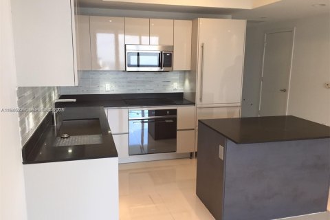 Снять в аренду кондоминиум в Майами, Флорида 2 спальни, 95.5м2, № 2002574 - фото 9