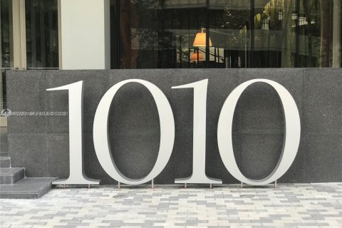 Кондоминиум с 2 спальнями в Майами, Флорида № 2002574