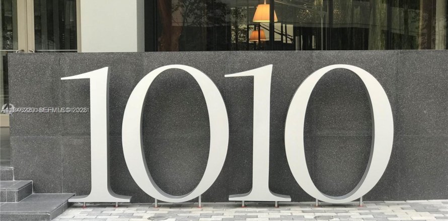 Кондоминиум с 2 спальнями в Майами, Флорида № 2002574