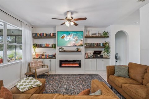 Villa ou maison à vendre à Kissimmee, Floride: 4 chambres, 247.86 m2 № 2407127 - photo 9