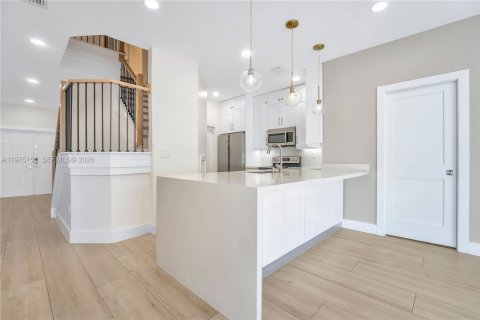 Adosado en venta en Miramar, Florida, 3 dormitorios, 153.29 m2 № 2040021 - foto 7