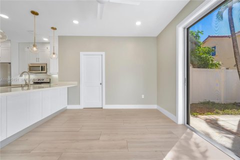 Adosado en venta en Miramar, Florida, 3 dormitorios, 153.29 m2 № 2040021 - foto 11