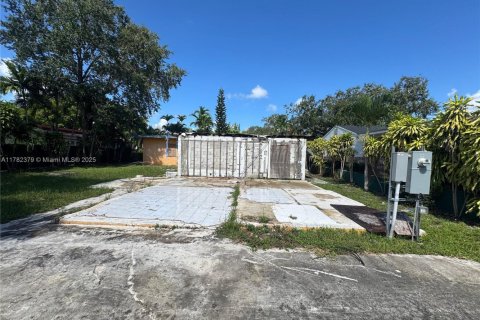House in Miami Springs, Florida 3 bedrooms, 230.12 sq.m. № 1699939 - photo 29