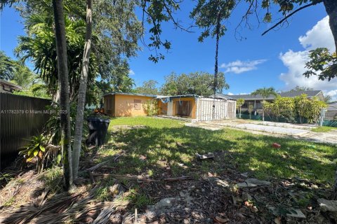 House in Miami Springs, Florida 3 bedrooms, 230.12 sq.m. № 1699939 - photo 28