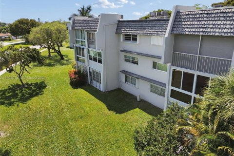 Condo in Margate, Florida, 2 bedrooms № 2050325 - photo 26