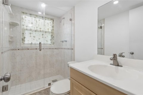 Condo in Margate, Florida, 2 bedrooms № 2050325 - photo 14