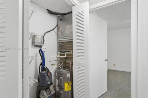 Condo in Margate, Florida, 2 bedrooms № 2050325 - photo 12