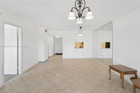 Condo in Margate, Florida, 2 bedrooms № 2050325