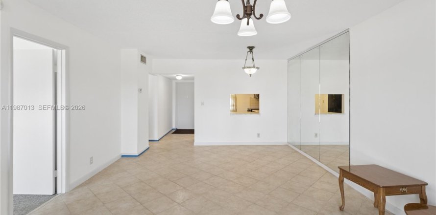 Condo in Margate, Florida, 2 bedrooms № 2050325