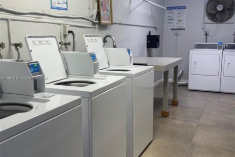 Condo in Margate, Florida, 2 bedrooms № 2050325 - photo 21