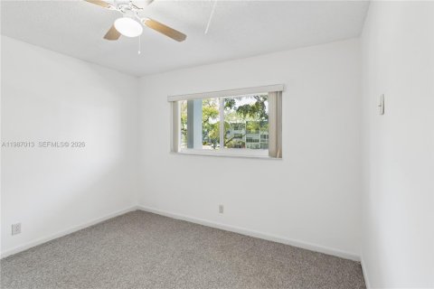 Condo in Margate, Florida, 2 bedrooms № 2050325 - photo 17