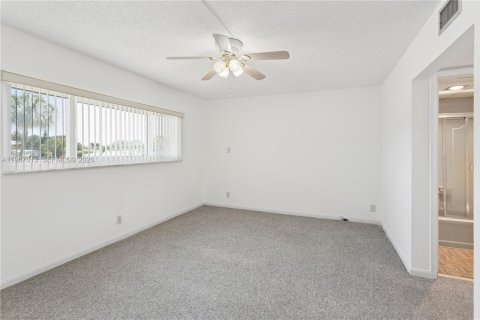 Condo in Margate, Florida, 2 bedrooms № 2050325 - photo 3