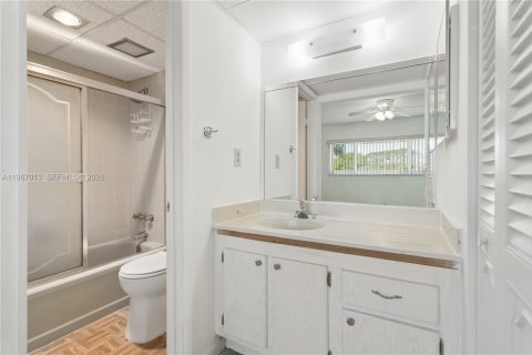 Condo in Margate, Florida, 2 bedrooms № 2050325 - photo 6