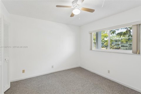 Condo in Margate, Florida, 2 bedrooms № 2050325 - photo 15