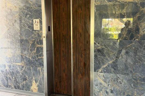 Condo in Margate, Florida, 2 bedrooms № 2050325 - photo 23