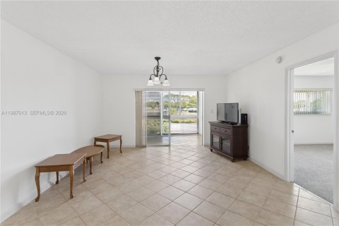 Condo in Margate, Florida, 2 bedrooms № 2050325 - photo 19