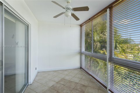 Condo in Margate, Florida, 2 bedrooms № 2050325 - photo 8