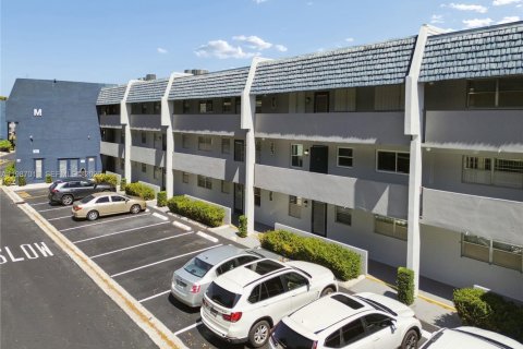 Condo in Margate, Florida, 2 bedrooms № 2050325 - photo 24