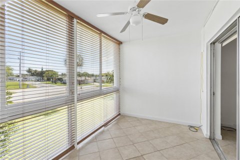 Condo in Margate, Florida, 2 bedrooms № 2050325 - photo 7