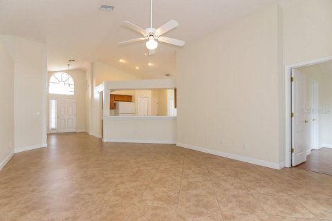 House in Wesley Chapel, Florida 4 bedrooms, 168.15 sq.m. № 1905132 - photo 2