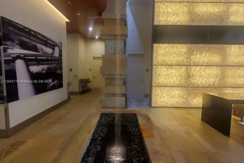 Condo in Miami, Florida, 1 bedroom  № 1947174 - photo 7