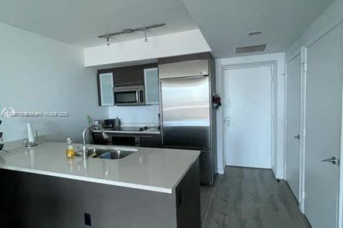 Condo in Miami, Florida, 1 bedroom  № 1947174 - photo 3