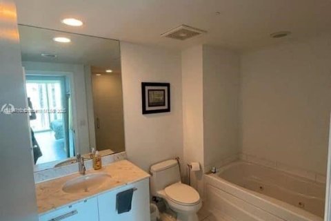 Condo in Miami, Florida, 1 bedroom  № 1947174 - photo 4