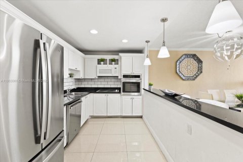 Купить кондоминиум в Санни-Айлс-Бич, Флорида 2 спальни, 139.82м2, № 1929572 - фото 8