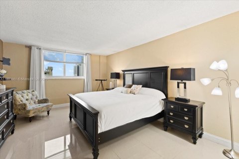 Купить кондоминиум в Санни-Айлс-Бич, Флорида 2 спальни, 139.82м2, № 1929572 - фото 26