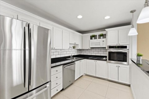 Купить кондоминиум в Санни-Айлс-Бич, Флорида 2 спальни, 139.82м2, № 1929572 - фото 9