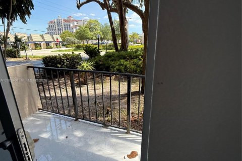 Condo in Fort Lauderdale, Florida, 2 bedrooms  № 2169251 - photo 9