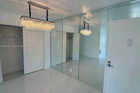 Condo in Fort Lauderdale, Florida, 2 bedrooms  № 2169251 - photo 2