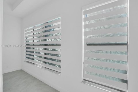 House in Coral Springs, Florida 3 bedrooms, 177.91 sq.m. № 1983716 - photo 17