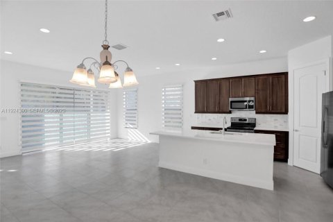 House in Coral Springs, Florida 3 bedrooms, 177.91 sq.m. № 1983716 - photo 16