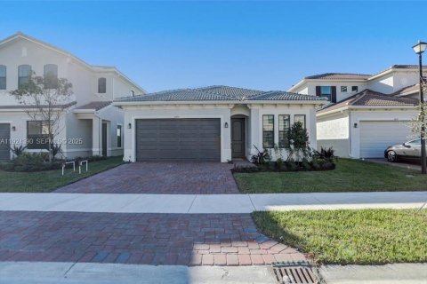 House in Coral Springs, Florida 3 bedrooms, 177.91 sq.m. № 1983716 - photo 2