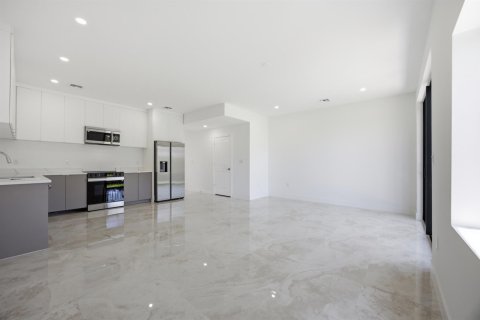Adosado en venta en Pompano Beach, Florida, 2 dormitorios, 143.44 m2 № 2190095 - foto 11