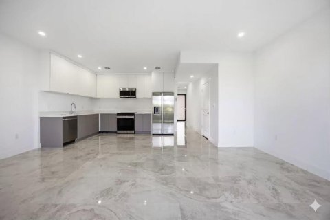 Adosado en venta en Pompano Beach, Florida, 2 dormitorios, 143.44 m2 № 2190095 - foto 12