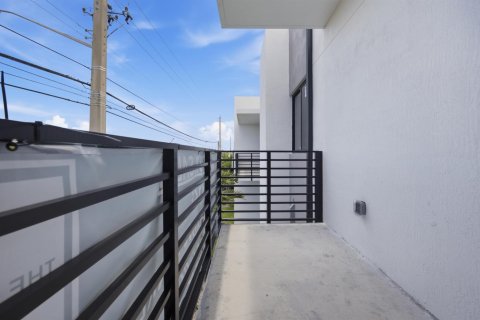 Adosado en venta en Pompano Beach, Florida, 2 dormitorios, 143.44 m2 № 2190095 - foto 25