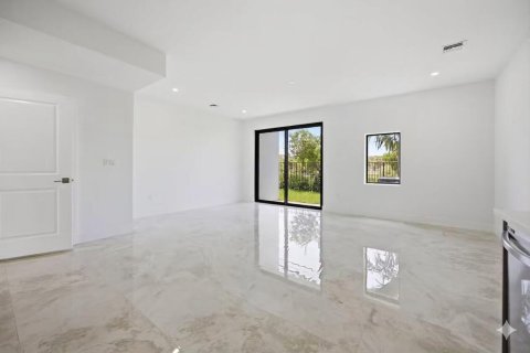 Adosado en venta en Pompano Beach, Florida, 2 dormitorios, 143.44 m2 № 2190095 - foto 14