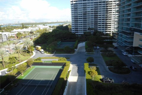Condominio en venta en Bal Harbour, Florida, 1 dormitorio, 94.67 m2 № 2007582 - foto 4
