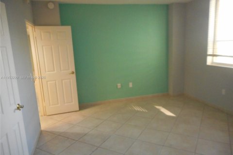 Condominio en venta en Bal Harbour, Florida, 1 dormitorio, 94.67 m2 № 2007582 - foto 16