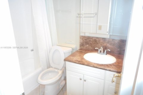 Condominio en venta en Bal Harbour, Florida, 1 dormitorio, 94.67 m2 № 2007582 - foto 18