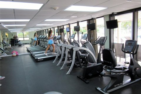 Condominio en venta en Bal Harbour, Florida, 1 dormitorio, 94.67 m2 № 2007582 - foto 20