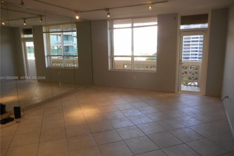 Condominio en venta en Bal Harbour, Florida, 1 dormitorio, 94.67 m2 № 2007582 - foto 7