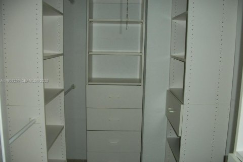 Condominio en venta en Bal Harbour, Florida, 1 dormitorio, 94.67 m2 № 2007582 - foto 19