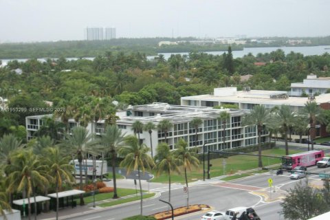 Condominio en venta en Bal Harbour, Florida, 1 dormitorio, 94.67 m2 № 2007582 - foto 5