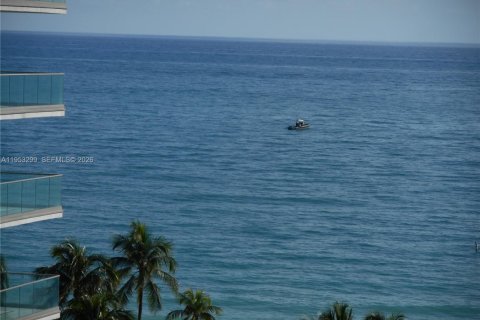 Condominio en venta en Bal Harbour, Florida, 1 dormitorio, 94.67 m2 № 2007582 - foto 2