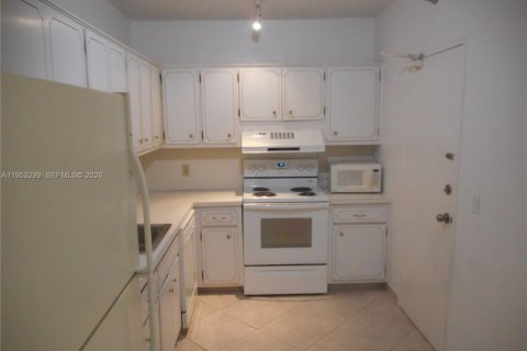 Condominio en venta en Bal Harbour, Florida, 1 dormitorio, 94.67 m2 № 2007582 - foto 15